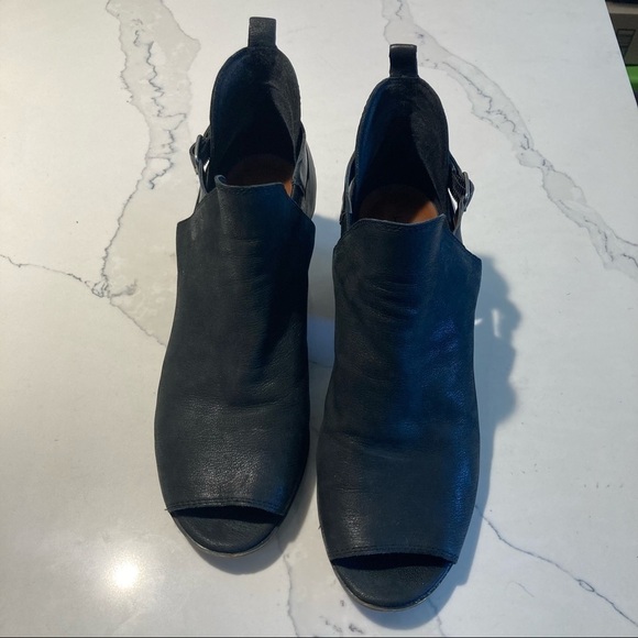 LUCKY BRAND Sz  10 Peep Toe Buckle Stacked Heel Ankle Leather Booties - Picture 8 of 13